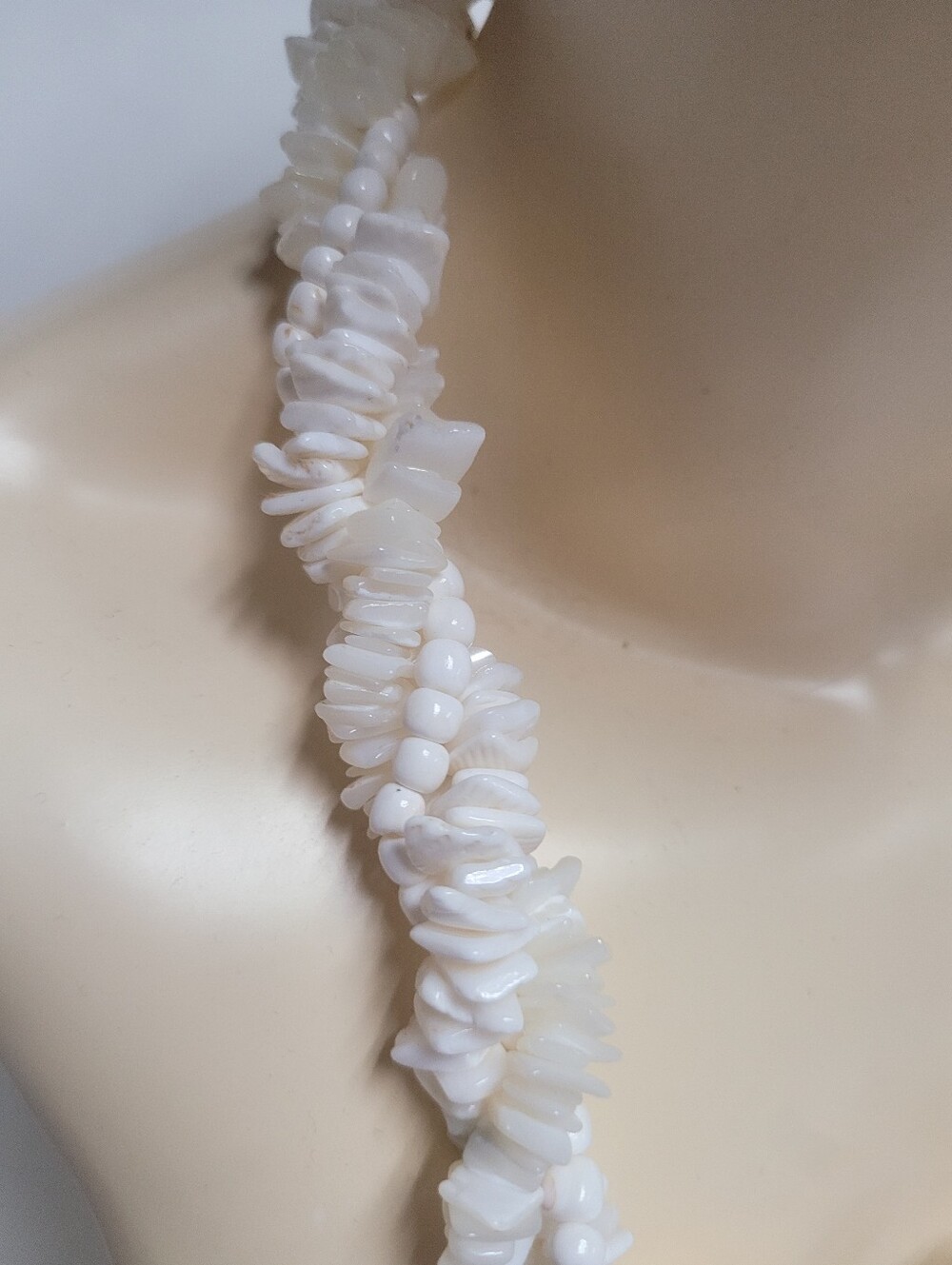 Vintage Chunky Braided Puka Shell Statement 20" Necklace - Picture 4 of 9